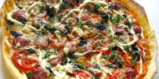 Пицца с копченой колбаской