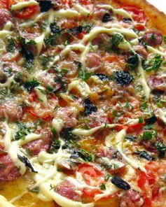 Пицца с копченой колбаской
