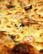 Пицца с копченой курицей