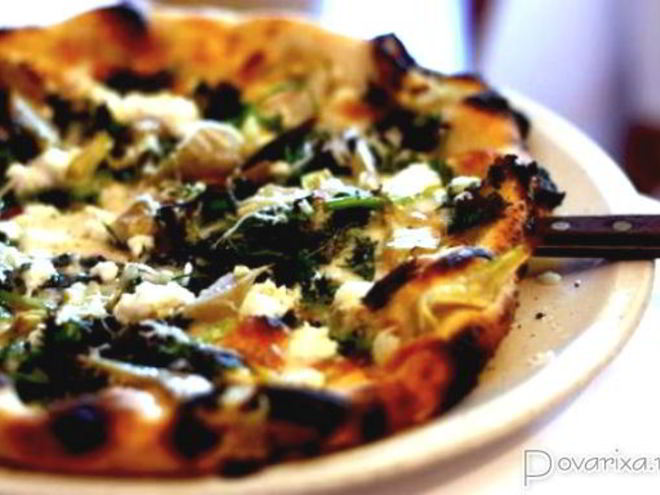 Рецепт пиццы с крапивой и чесночным кремом