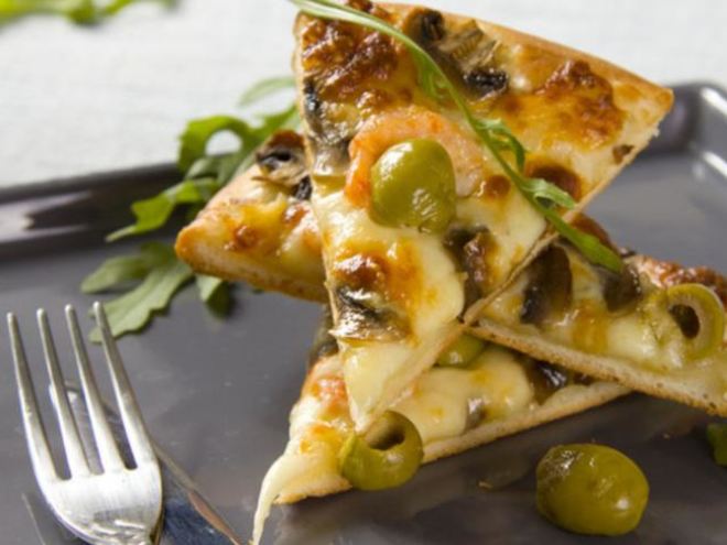 Рецепт пиццы с креветками и рукколой