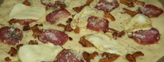 пицца с лисичками и сыровяленой колбасой. Шаг 5