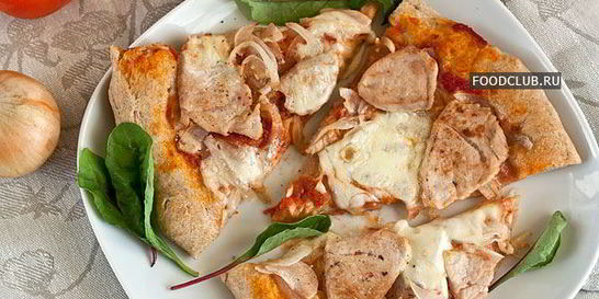 Пицца с луком из цельнозерновой муки