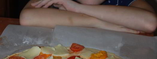 пицца с моцареллой и помидорами. Шаг 12