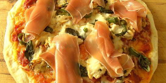 Пицца с пармской ветчиной