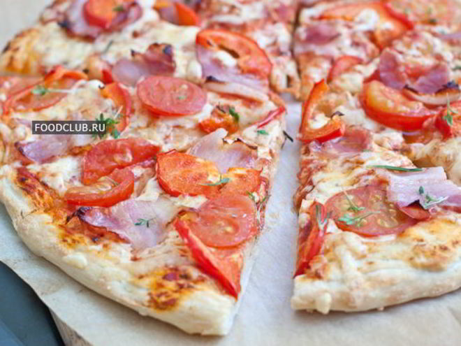 Рецепт пиццы с помидорами и беконом