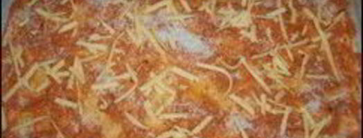 пицца с салями, беконом, моцареллой, грибами, прошутто и сыром. Шаг 12