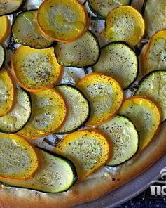 Пицца с цуккини и козьим сыром