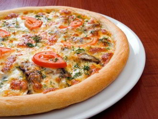 Рецепт пиццы с ветчиной, помидорами и артишоками