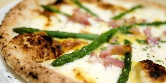 Пицца со спаржей