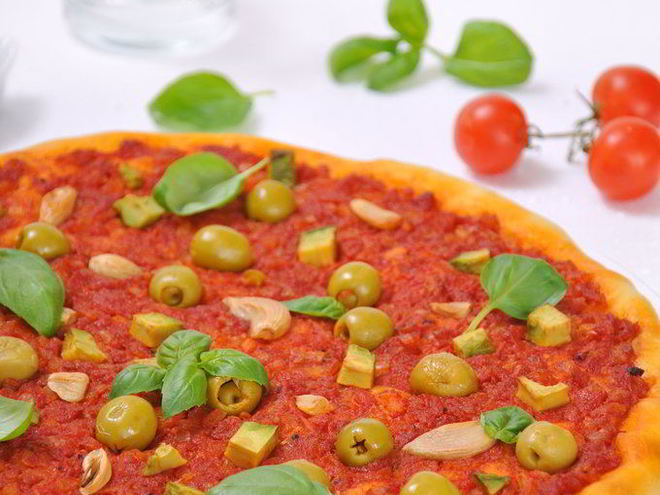 Рецепт постной пиццы с оливками и чесноком