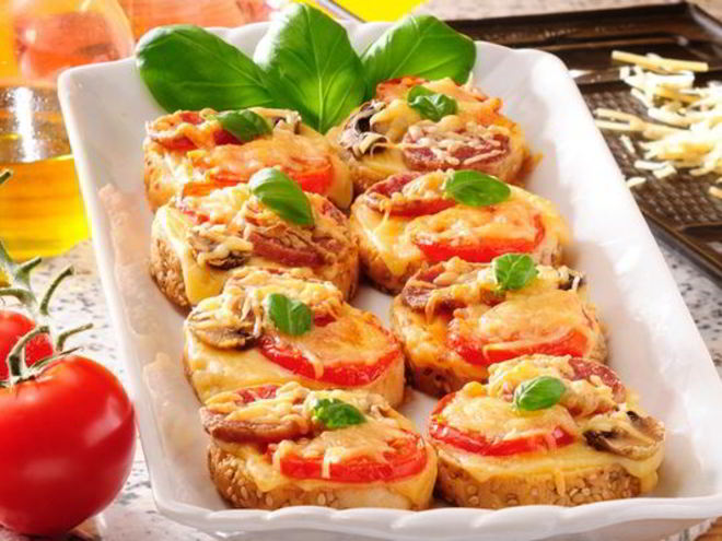 Рецепт самой ленивой пиццы на батоне