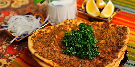 Турецкая пицца Лахмакун