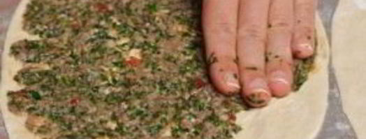 турецкая пицца лахмакун. Шаг 14