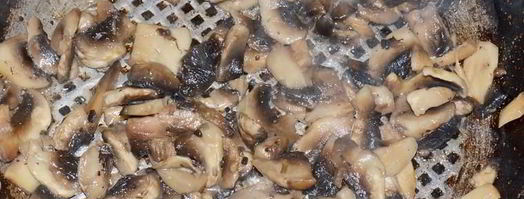 закрытая пицца кальцоне с курицей и грибами. Шаг 5