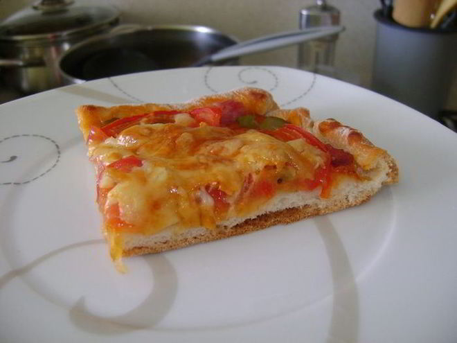 Рецепт золотистой пиццы с ветчиной