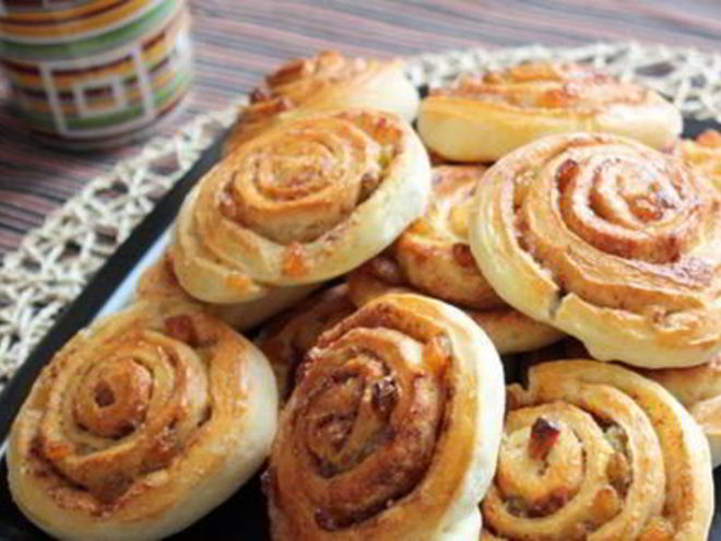 Рецепт рулетиков с изюмом и корицей