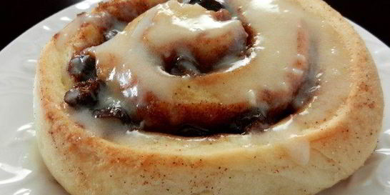 Рулетики с корицей и изюмом