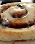 Рулетики с корицей и изюмом