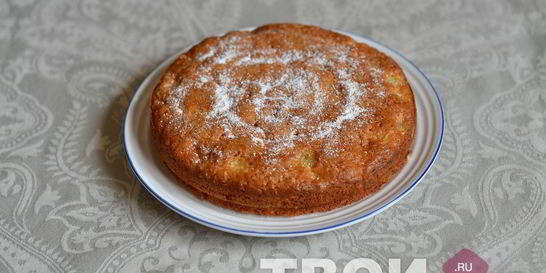 Грушевая шарлотка