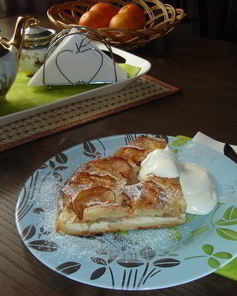 Классическая шарлотка с яблоками и творогом