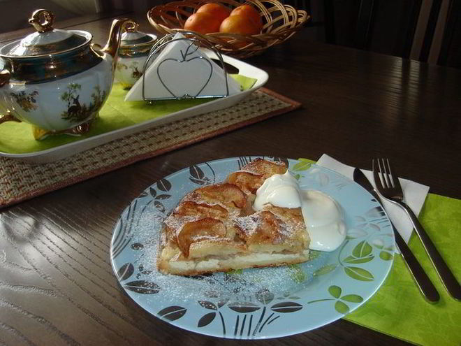 Рецепт классической шарлотки с яблоками и творогом