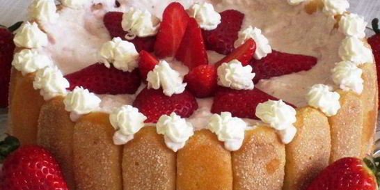 Клубнично-творожная шарлотка