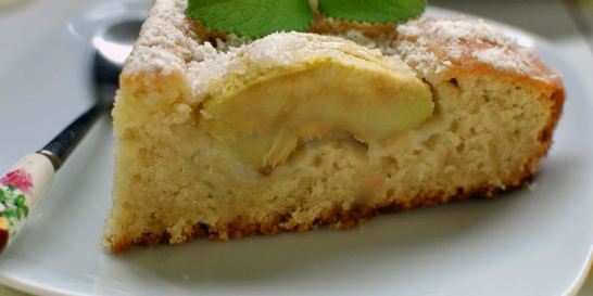 Кокосовая шарлотка с яблоками