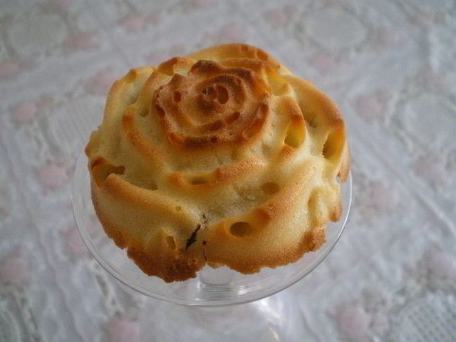 Рецепт мини-шарлотки с изюмом