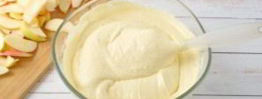 пирог с яблоками шарлотка. Шаг 3