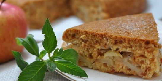 Постная шарлотка с яблоками