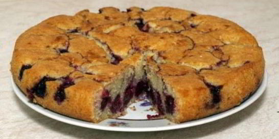 Шарлотка из хлеба с вишней по-польски