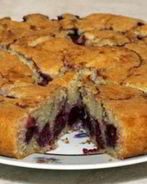 Шарлотка из хлеба с вишней по-польски