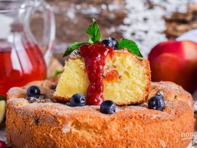 Рецепт шарлотки из яблок на сметане