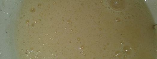 шарлотка из яблок с карамелью. Шаг 4