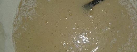 шарлотка из яблок с карамелью. Шаг 5