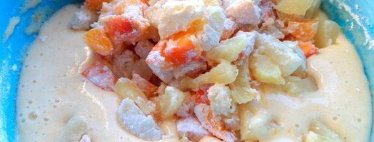 шарлотка с ананасом и хурмой. Шаг 13