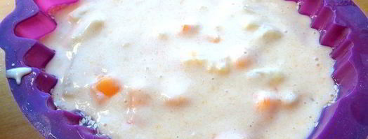 шарлотка с ананасом и хурмой. Шаг 17