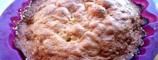 шарлотка с ананасом и хурмой. Шаг 18