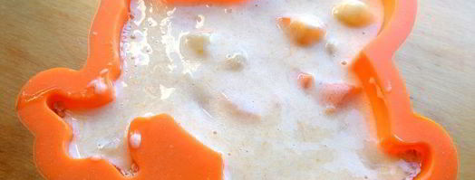 шарлотка с ананасом и хурмой. Шаг 21