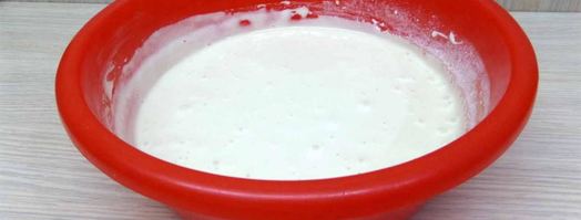 шарлотка с черешней и клубникой. Шаг 3