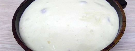 шарлотка с черешней и клубникой. Шаг 6