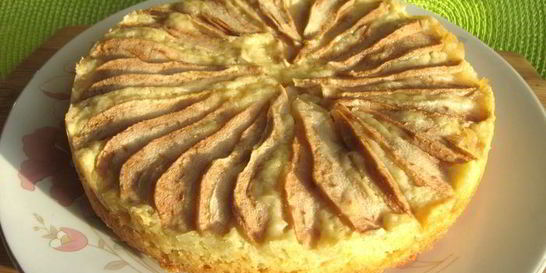 Шарлотка с грушами