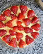 Шарлотка с клубникой