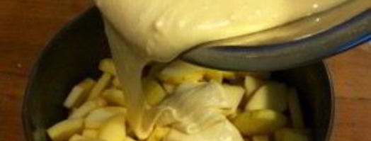 шарлотка с корицей и яблоками. Шаг 4