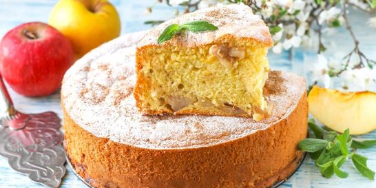 Шарлотка с корицей