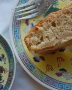 Шарлотка с манкой и яблоками