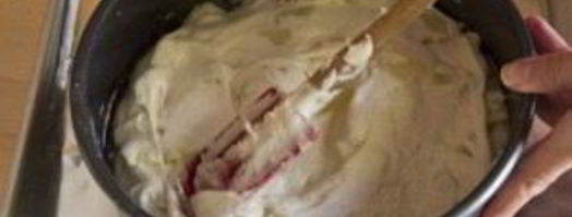 шарлотка с манкой и яблоками. Шаг 5