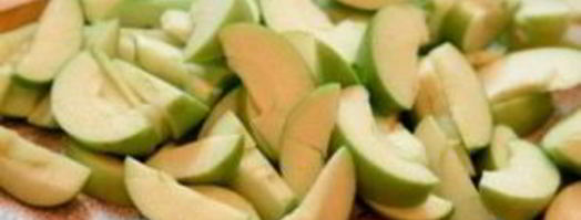 шарлотка с орехами и яблоками. Шаг 2