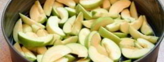 шарлотка с орехами и яблоками. Шаг 3